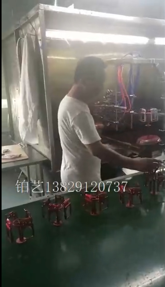 往復(fù)機(jī)噴涂手機(jī)外殼 往復(fù)機(jī)噴涂手機(jī)外殼